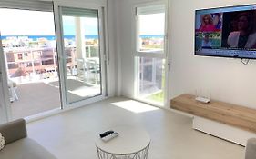 Beautiful Apartment With Pool Near The Beach